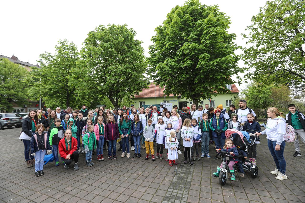 Na Podsusedskom trgu održava se Večernjakova akcija čišćenja u sklopu projekta "Rezolucija Zemlja"