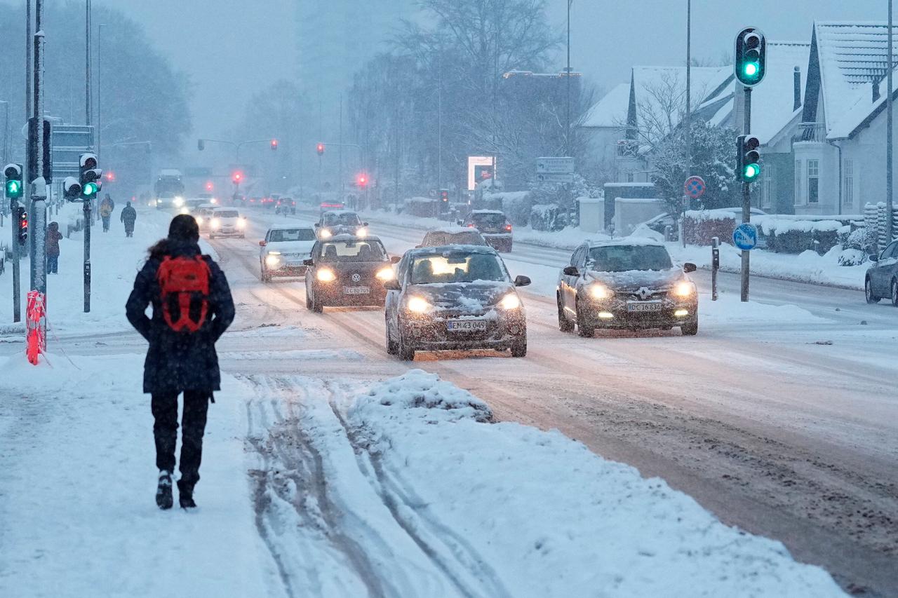 Heavy snowfall hits Aalborg