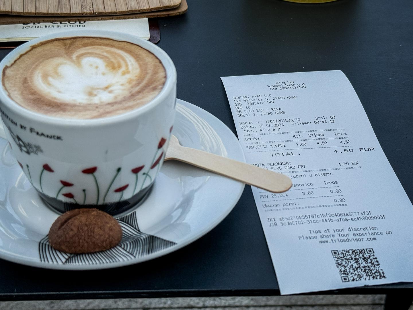 19.05.2024., Hvar - Cijena kave na hvarskoj Rivi od, 4,5 eura. Photo: Zvonimir Barisin/PIXSELL