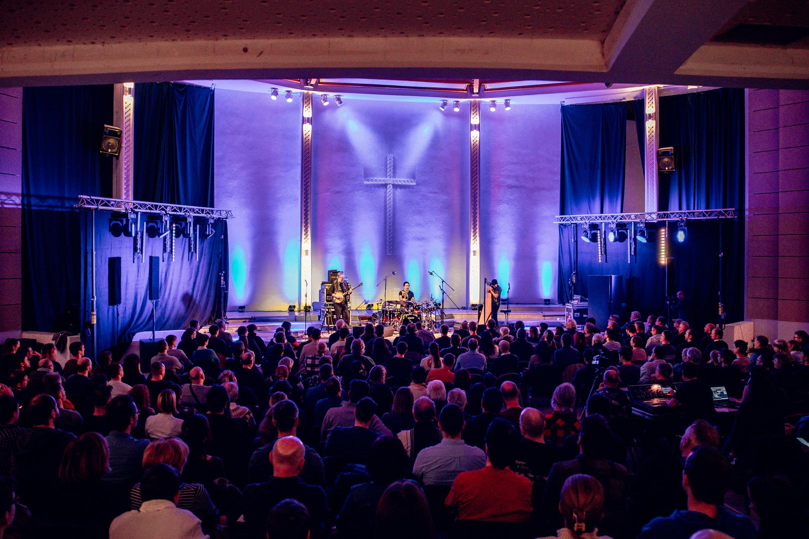 Koncert je dio njihove svjetske turneje, koja je nakon nastupa u Glasgowu i Ljubljani dovela ovaj izniman trio u Čakovec, a zatim nastavlja u druge europske gradove poput Praga, Brna, Hamburga i Pariza prije povratka u Sjedinjene Države