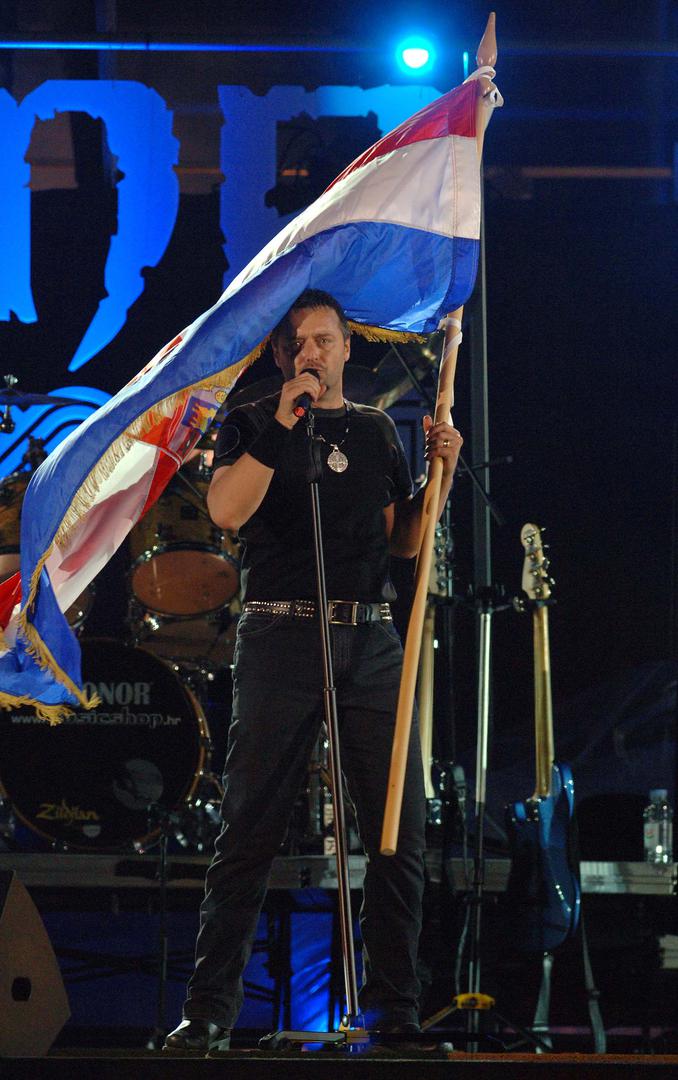 Šesti studijski album, objavljen u prosincu 2006., sadržavao je pjesme s hrvatskom povijesnom tematikom. Među njima su se isticale "Početak", "Dolazak Hrvata", "Moj dida i ja", "Neka ni'ko ne dira u moj mali dio svemira", "Sine moj" i druge. 