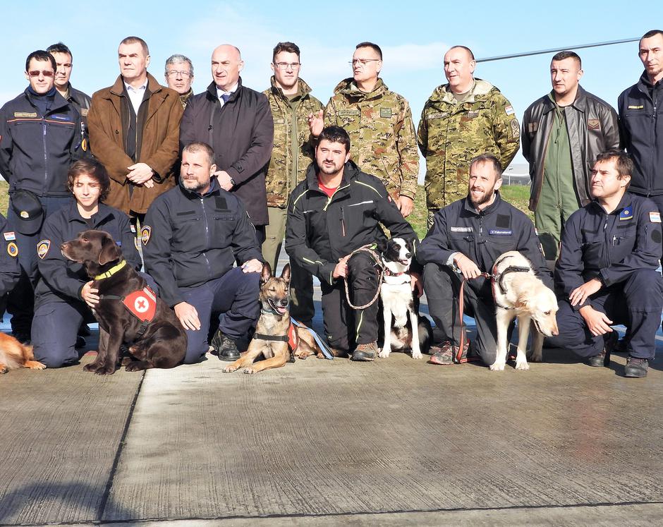 Povratak pripadnika zračnih snaga i Civilne zaštite sa psima iz Albanije