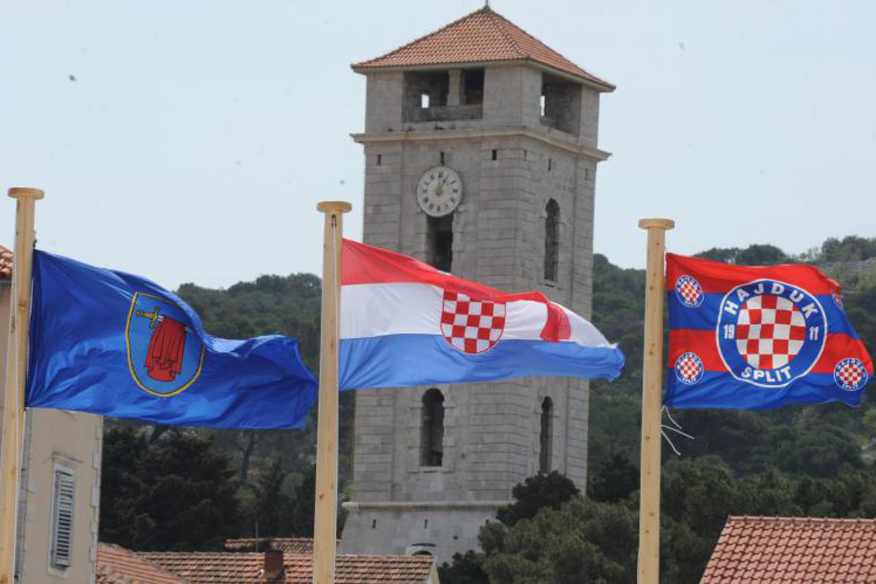 zastava, hajduk, tisno (1)