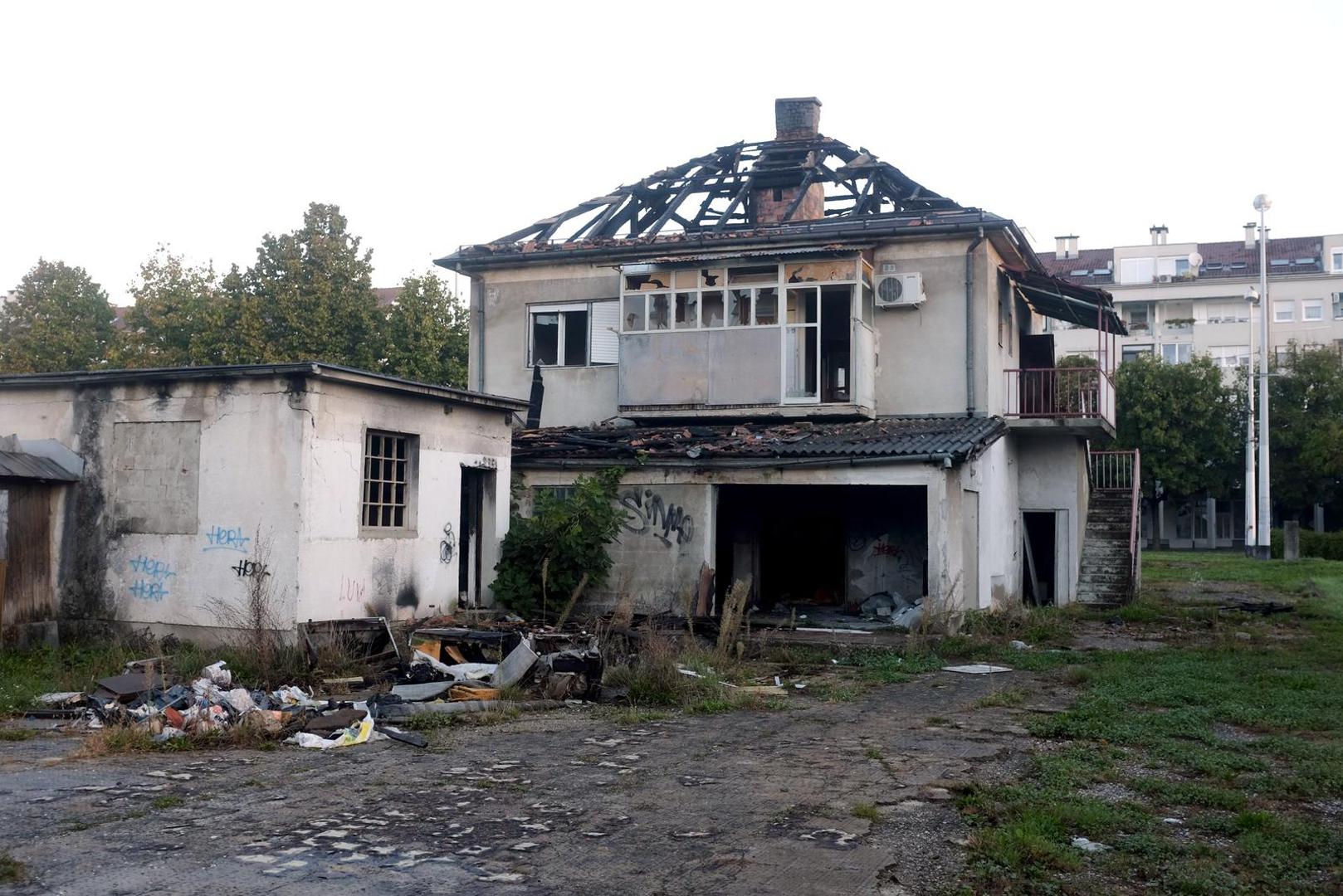 a izgorjelo krovište samo je ubrzalo propadanje građevine. 