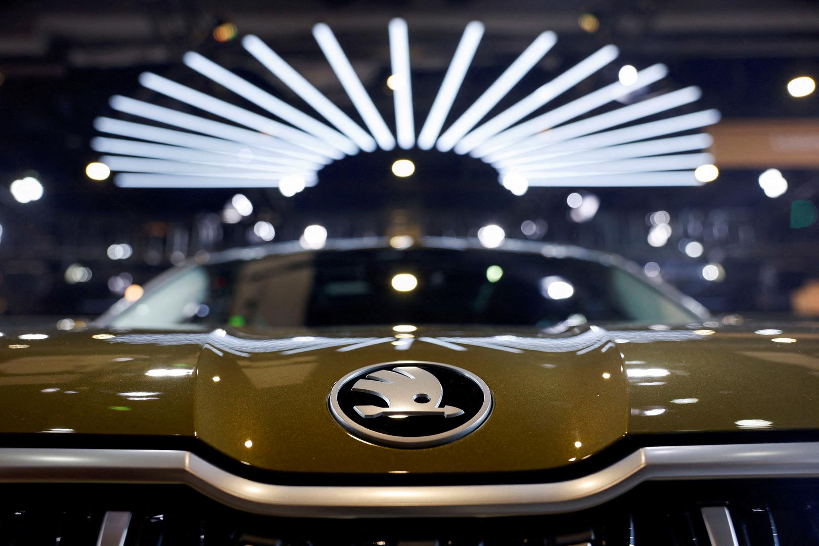 Škoda je s 9458 novoregistriranih automobila i tržišnim udjelom od 13,68 posto bila najprodavanija marka u Hrvatskoj u 2025. godini, pokazuju podaci agencije Promocija plus za Tportal. Na drugom mjestu nalazi se Volkswagen s 8594 vozila i 12,43 posto udjela, dok treće mjesto drži Opel sa 6063 automobila i 8,77 posto tržišta. Slijede Renault s 5300 registracija i 7,67 posto udjela te Suzuki s 4299 vozila i 6,22 posto. Na hrvatskom tržištu tako i dalje prednjače proizvođači iz Njemačke, Japana, Koreje, Francuske i Rumunjske.