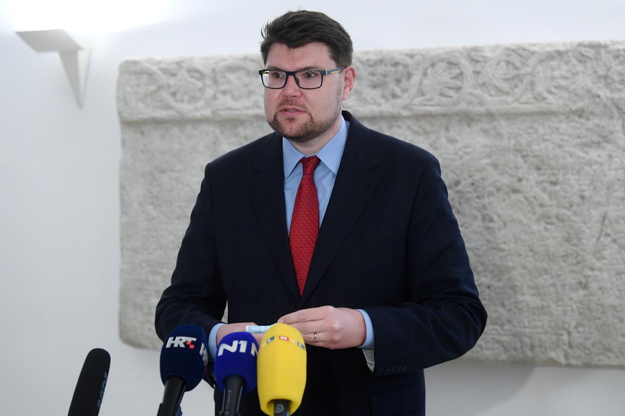 Zagreb: Peđa Grbin dao izjavu o opozivu ministra Vilija Beroša