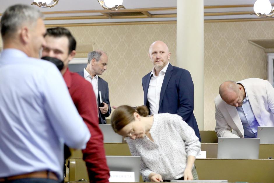 Zagreb: Gradska skupština raspravlja o naplati odvoza otpada i statusu roditelja odgajatelja