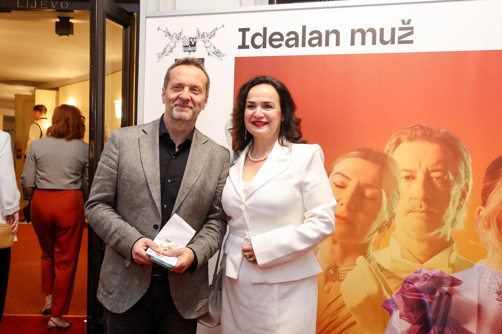 Premijeri su prisustvovala i brojna poznata lica, među njima i glazbenik Ante Gelo, na slici s intendanticom HNK u Zagrebu Ivom Hraste Sočo 