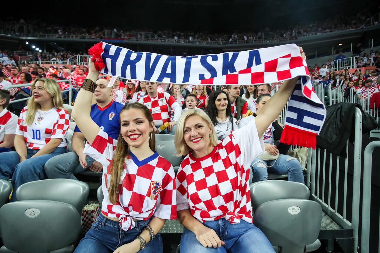 Zagreb: Navijači na susretu Hrvatske i Slovenije na IHF Svjetskom rukometnom prvenstvu 2025.