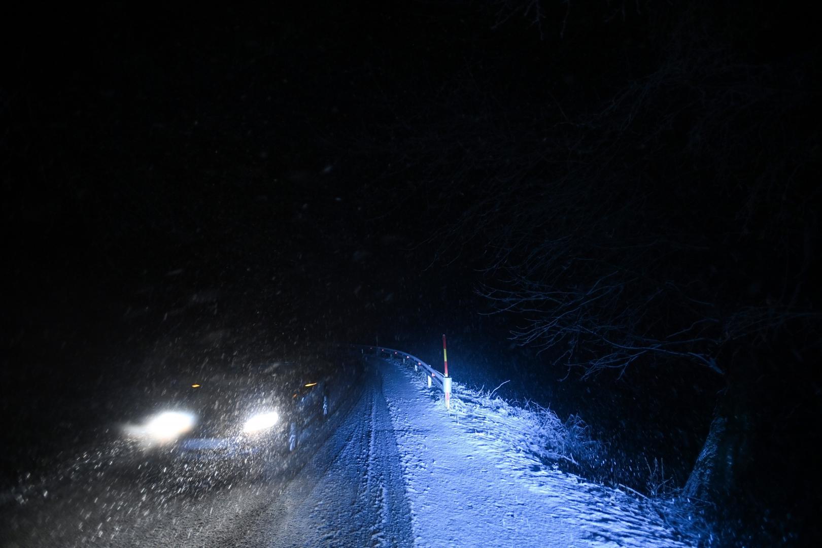 24.01.2021., Zagreb - Mnogi gradjani krenuli su na Sljeme ali zbog zimskih uvjeta bili su prisiljeni vratiti se natrag. Photo: Igor Soban/PIXSELL