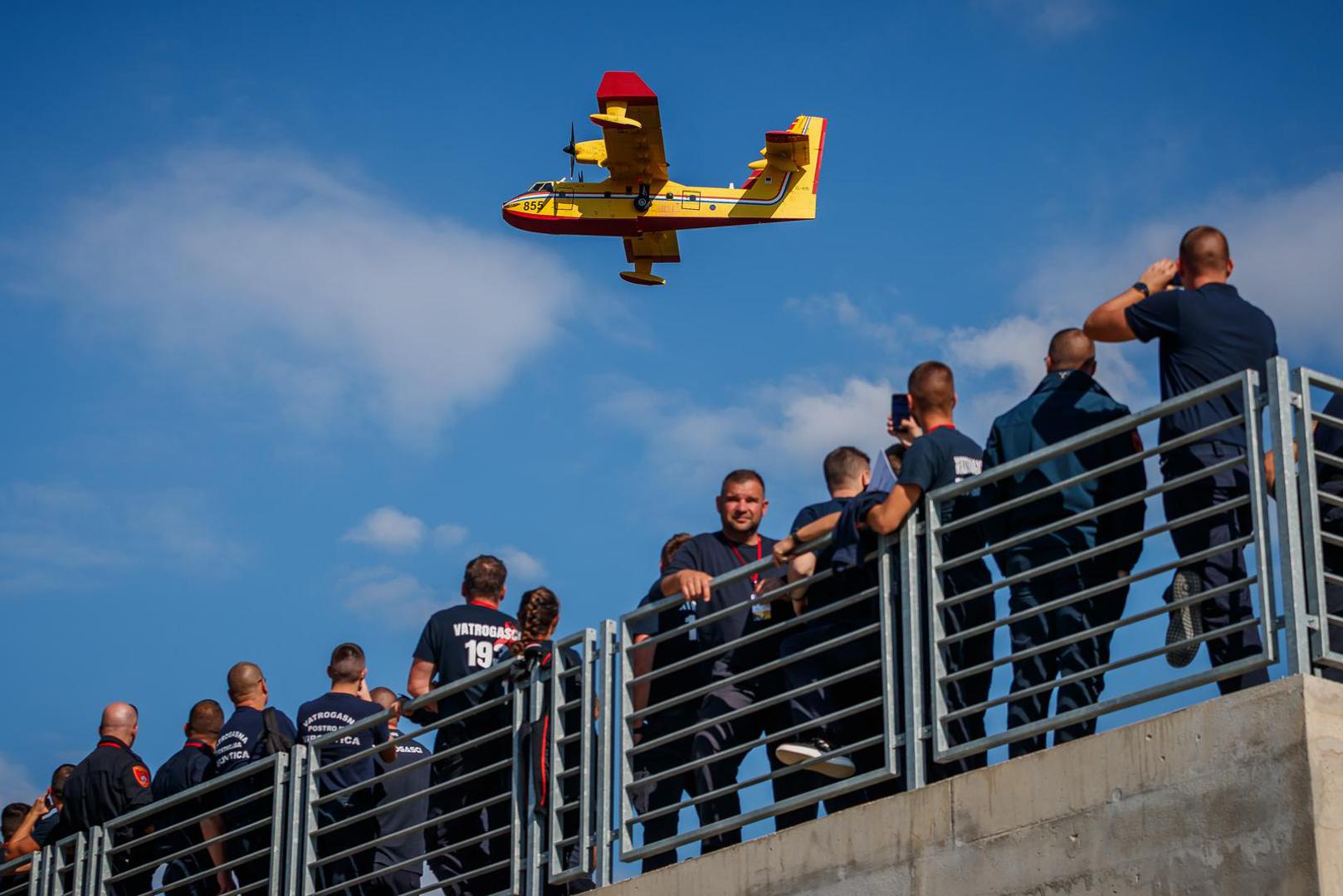 "Izgradit će se i sportski tereni koji će biti u funkciji europskih studentskih igara 2028. godine a nakon toga koristit će ih građani," rekao je Boban. Najavio je da će se ubuduće godišnji skupovi vatrogasaca i vatrogasnih stručnjaka uvijek održavati u Vatrogasnom centru u Vučevici.
