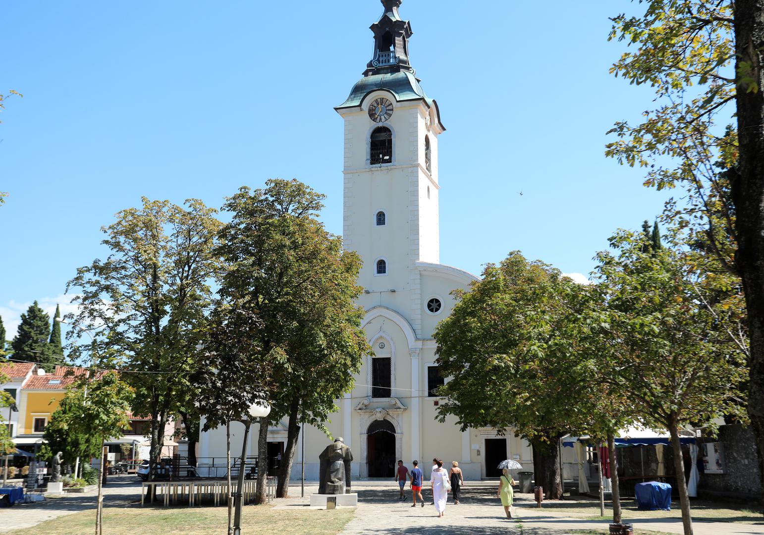 Najveće hodočasničko središte zapadne Hrvatske, povezano s tradicijom o čudesnom prijenosu Nazaretske kućice i njezinom boravku na Trsatu. Trsat je i mornarsko Marijino svetište, odredište mnogih pomoraca i njihovih obitelji.