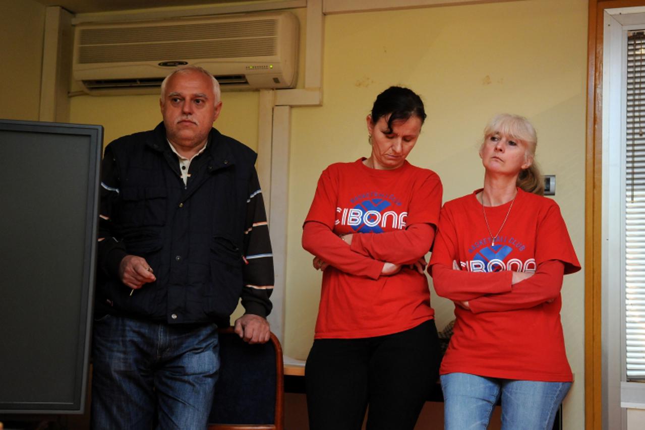 '08.09.2010., Zagreb, Hrvatska - Strajk djelatnika K. K. Cibone zbog neprimanja osobnih dohodaka. Marija Hribar i Ljuba Filipovic. Photo: Anto Magzan/PIXSELL'