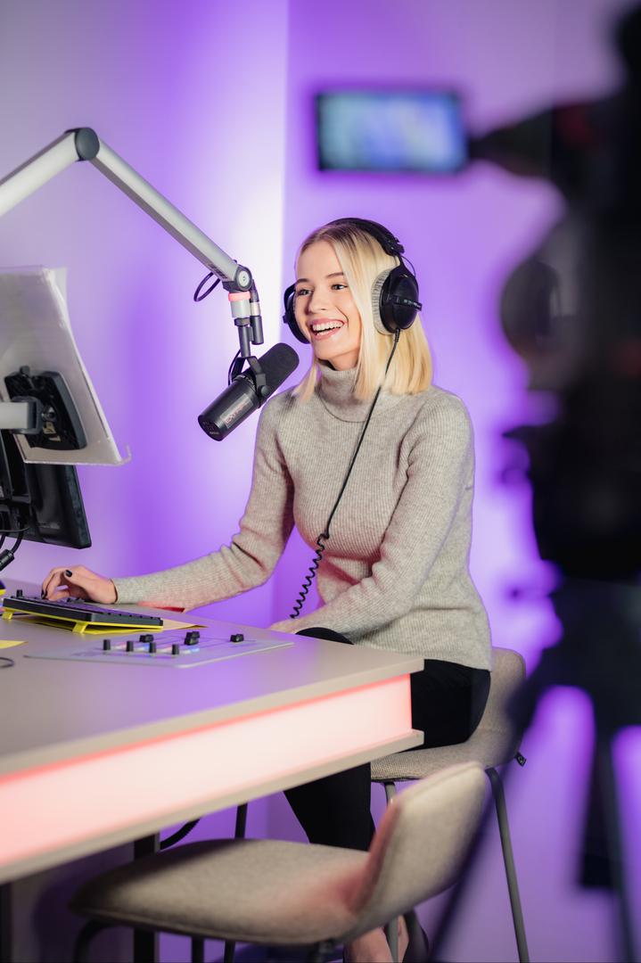 Galerija Prednost Extra FM a je to smo jedini radio za regionalnu glazbu i slu aju nas sve generacije str. 1 Ve ernji.hr