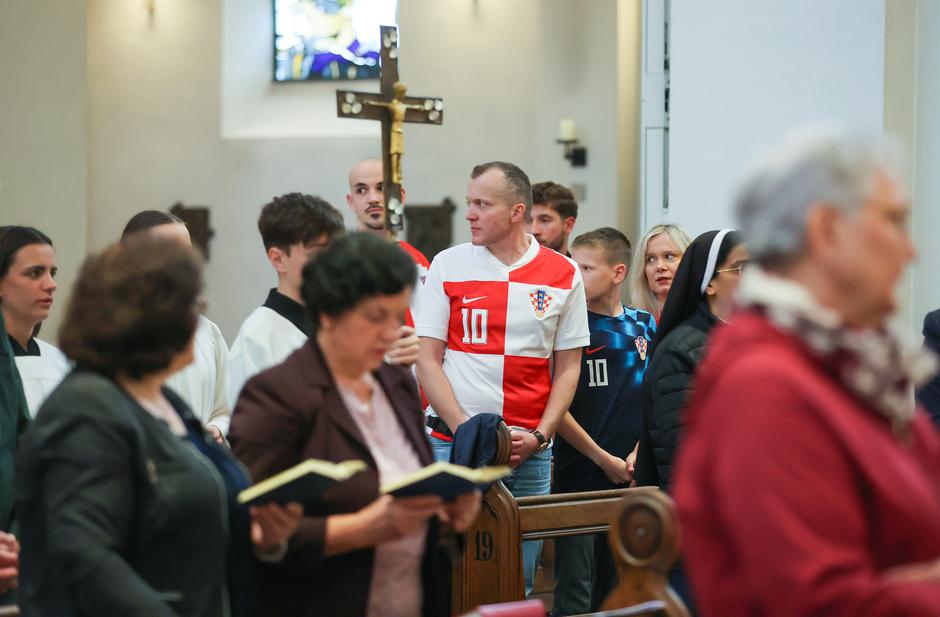 Hamburg: Hrvati i Albanci prvo zajedno na misu, a onda na utakmicu