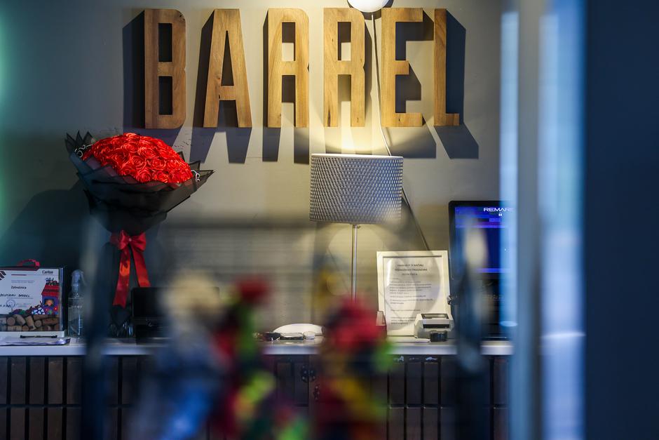 Zagreb: Restoran Barrel