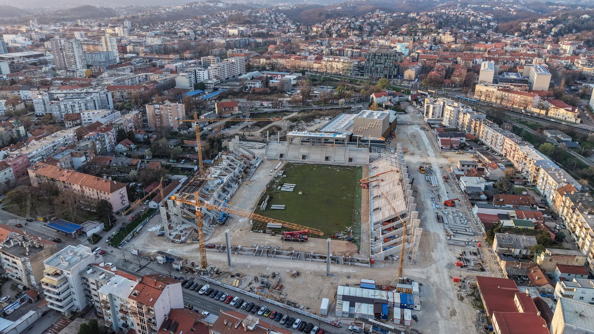 Novi stadion u Kranjčevićevoj trebao bi biti gotov do kraja ove godine, a po brzini kojom radovi napreduju, nije nemoguće pretpostaviti da bi dovršen mogao biti i prije kranjeg roka.