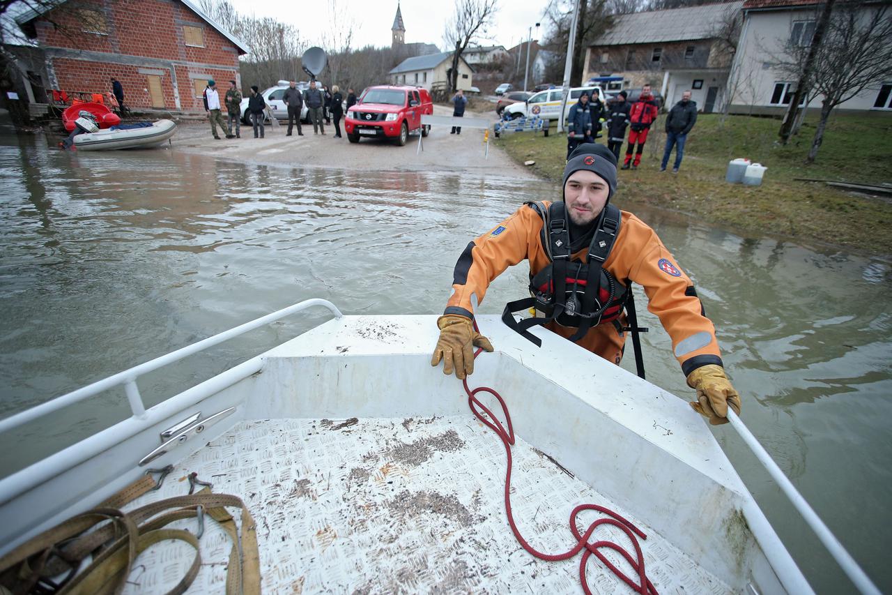 Na području Kosinja proglašeno izvanredno stanje obrane od poplava