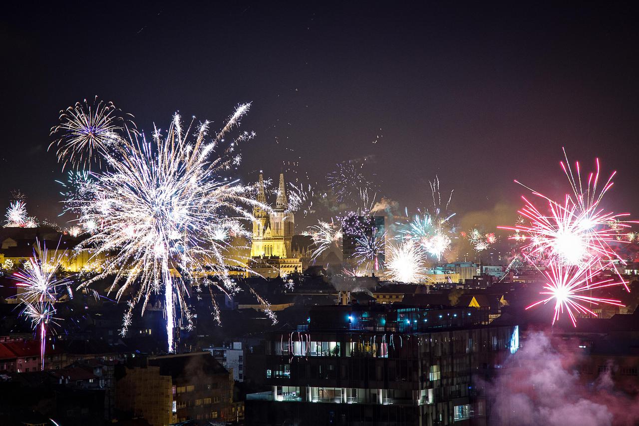Vatromet u Zagrebu na ulasku u 2021. godinu