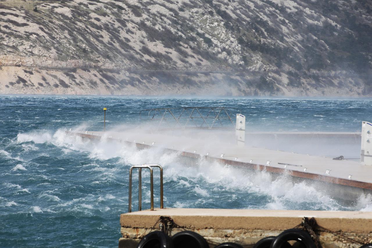 Bakarac: Olujna bura u Bakarskom zaljevu