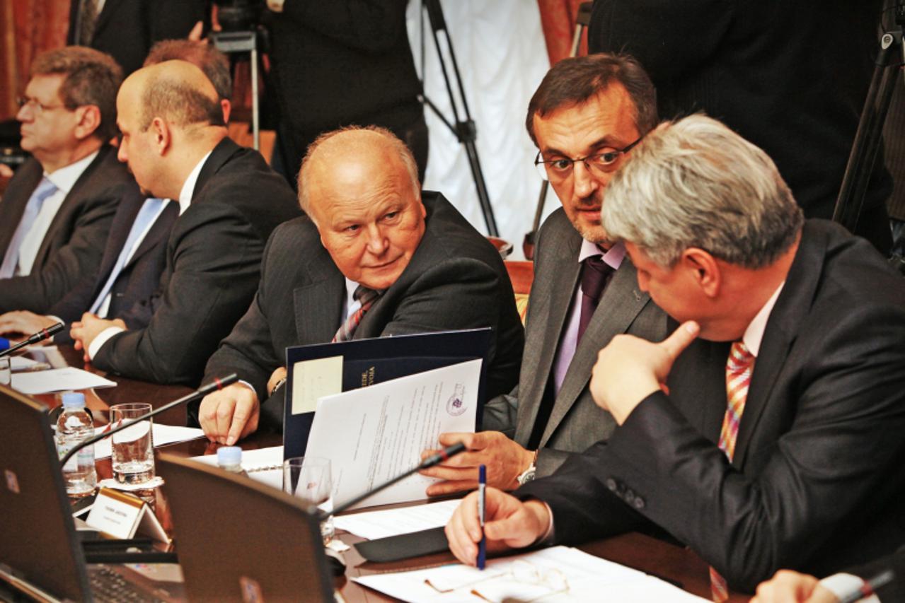 '29.12.2011., Zagreb - Prva sjednica Vlade pod vodstvom premijera Zorana Milanovica.  Photo: Robert Anic/PIXSELL'