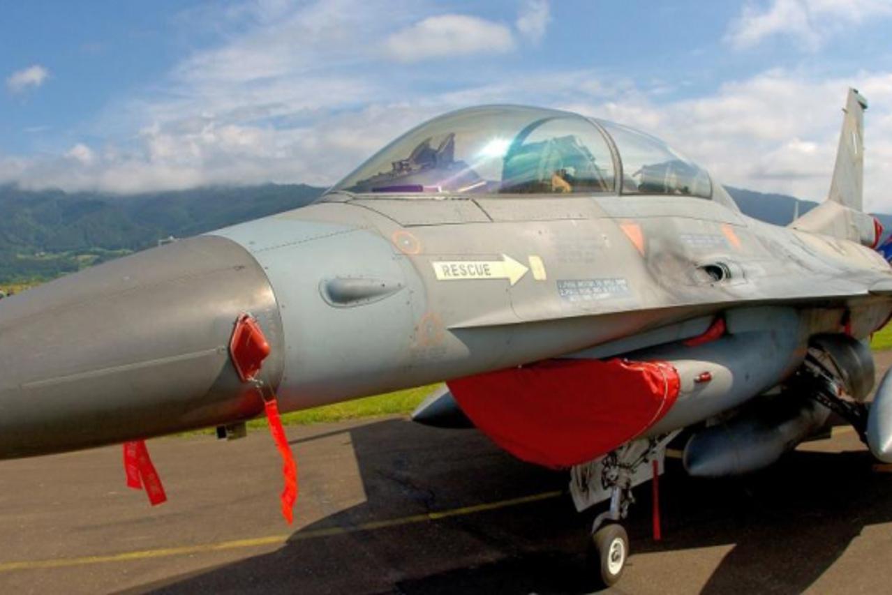 F-16