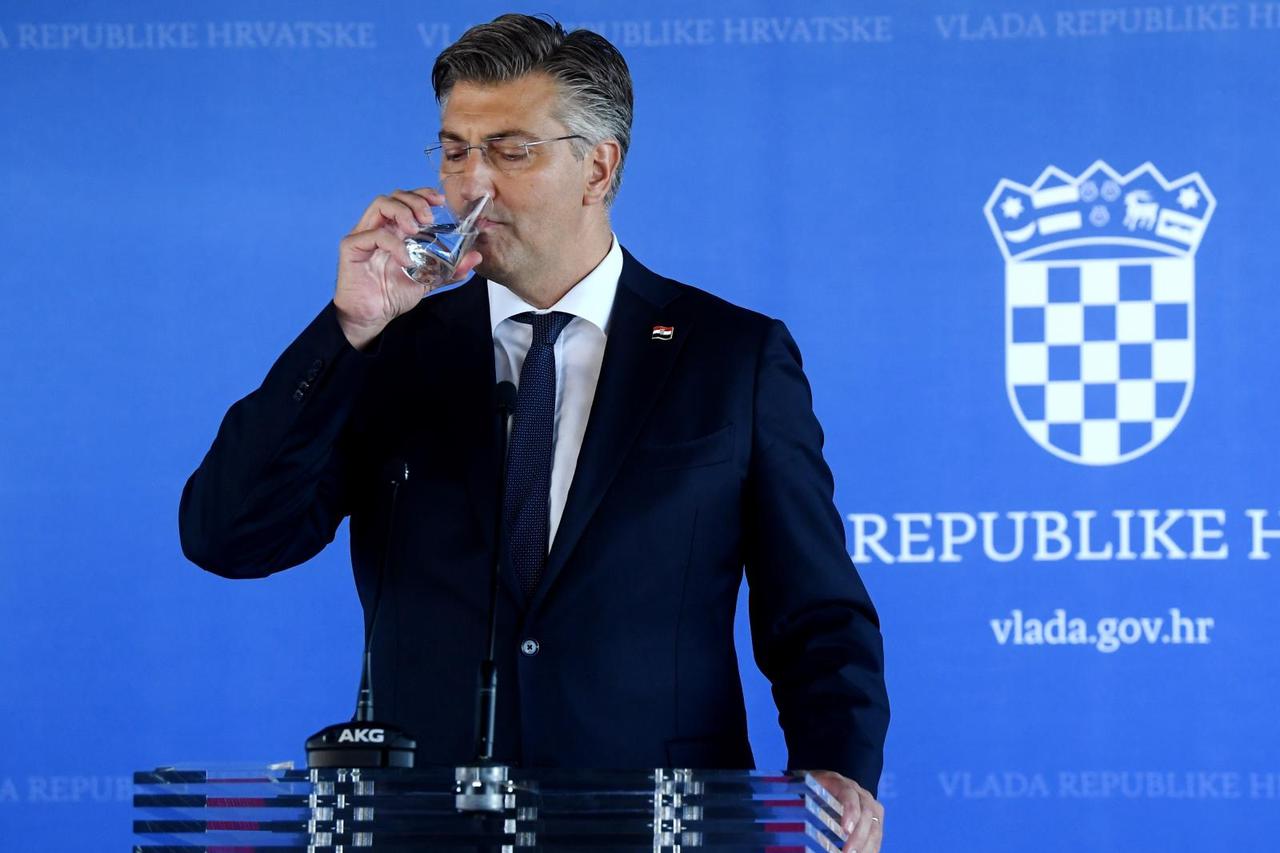 Zagreb: Plenković i Dombrovskis obratili se medijima nakon sjednice Nacionalnog vijeća