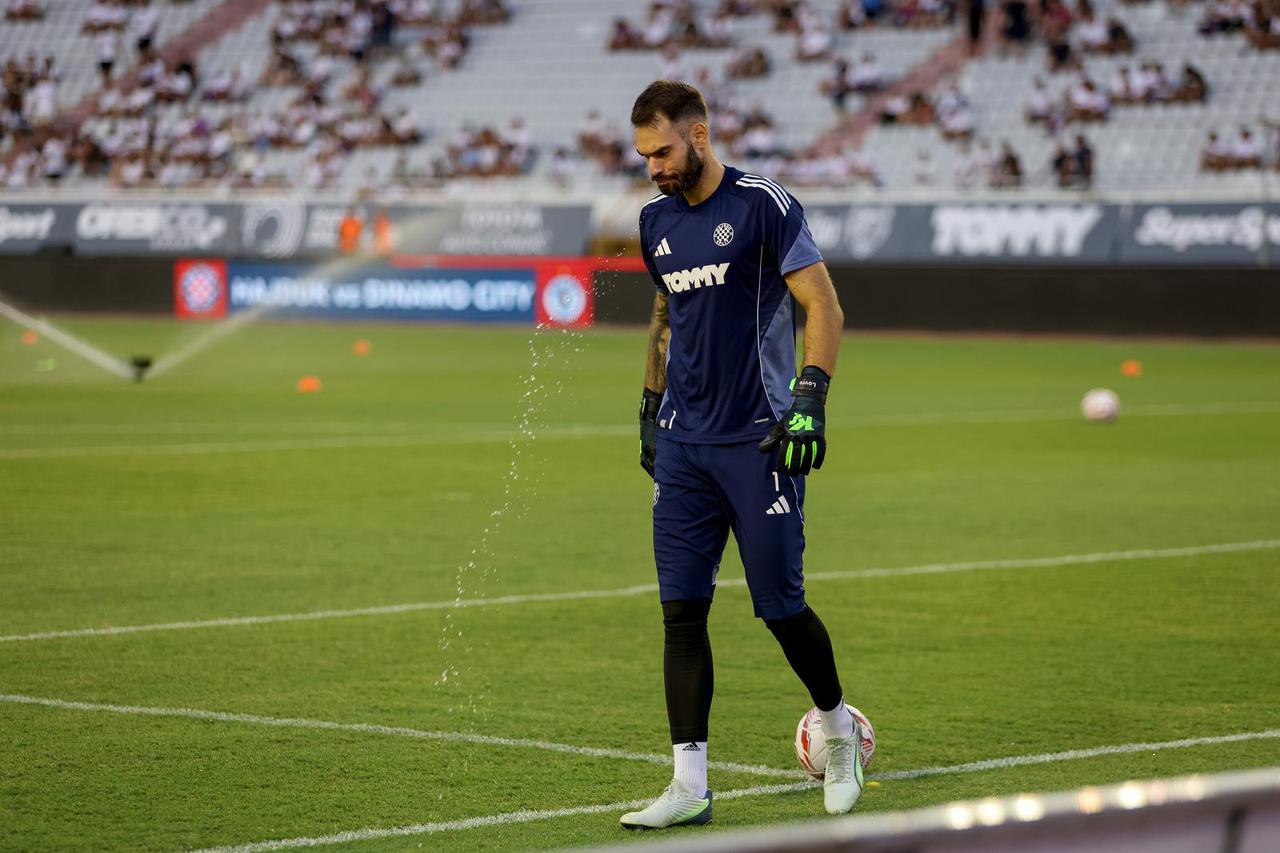 Split: Zagrijavanje igrača uoči susreta Hajduka i Dinamo Cityja u trećem pretkolu za ulazak u Konferencijsku ligu