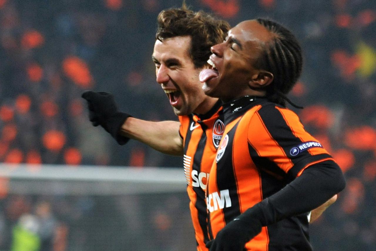 'Willian (R) and Darijo Srna  (L) of FC Shakhtar react after Willian scored against AS Roma during the UEFA Champions League football match in Donetsk on March 8, 2011.  AFP PHOTO/ SERGEI SUPINSKY '