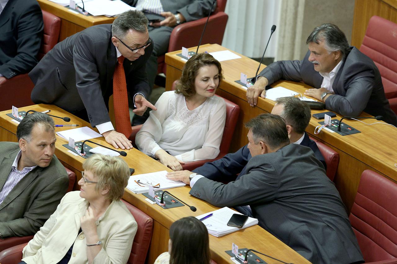 20.06.2016., Zagreb - Sabor je u na danasnjoj sjednici, koja je nastavljena nakon prekida u petak, donio odluku o samoraspustanju koja stupa na snagu 15. srpnja. Veljko Kajtazi, Milorad Batinic, Irena Petrijevcanin Vuksanovic, Mile Horvat.  Photo: Patrik 