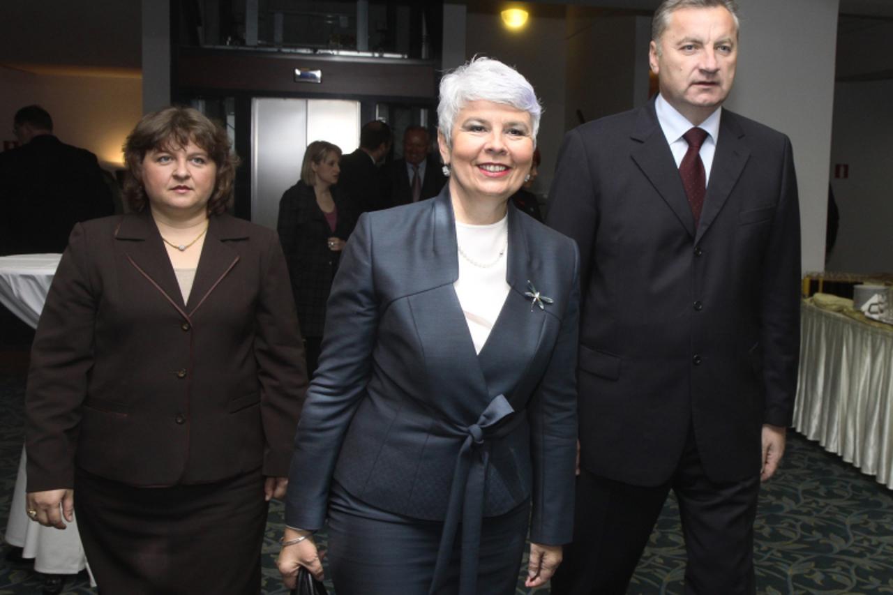 '16.11.2010., Zagreb - Skup u hotelu Dubrovnik, pd nazivom, Zene na trzistu rada, Djuro Popijac, Jadranka Kosor.  Photo: Zarko Basic/PIXSELL'