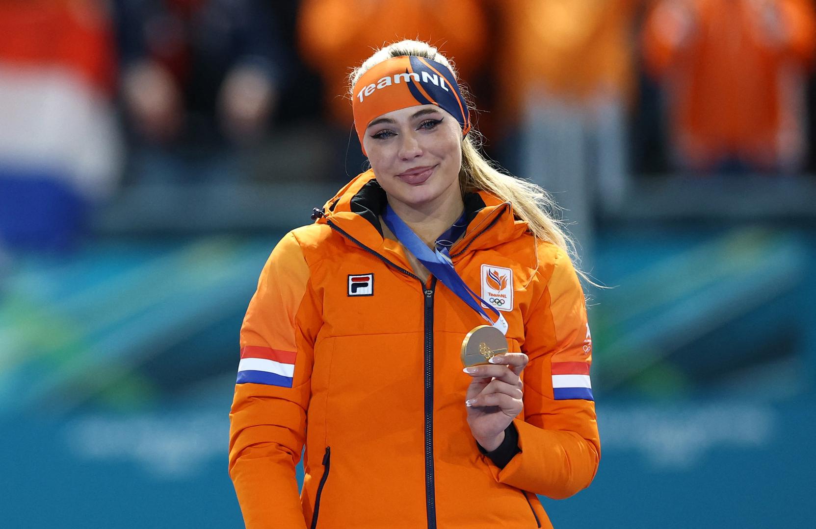 Na društvenim mrežama, gdje ima milijune pratitelja, Leerdam je objavila video u kojem plače od sreće držeći zlatnu medalju.