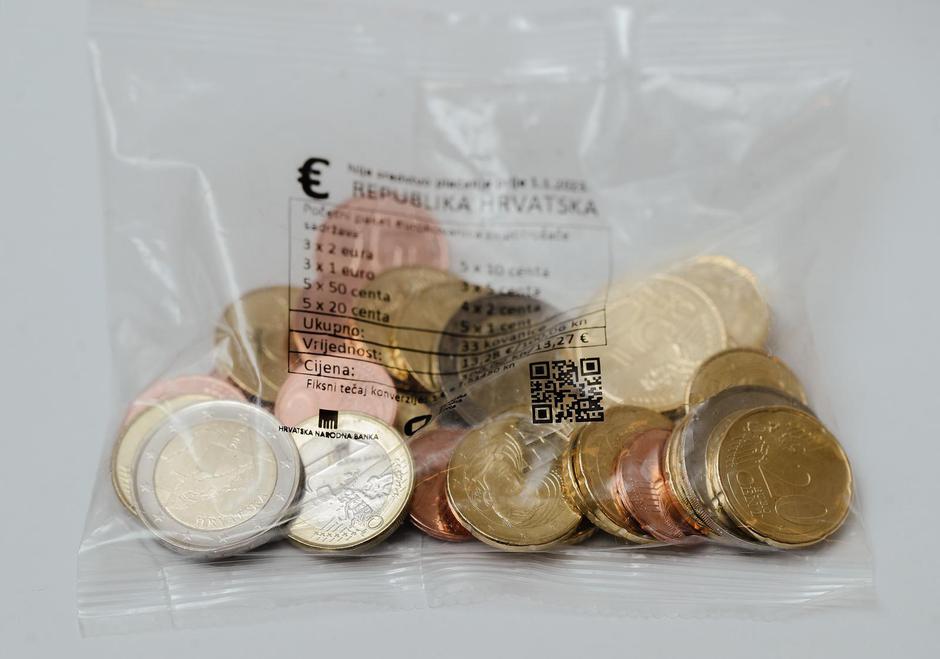 Ovo su paketi eurokovanica koji se mogu nabaviti od 1.12. za 100 kuna 