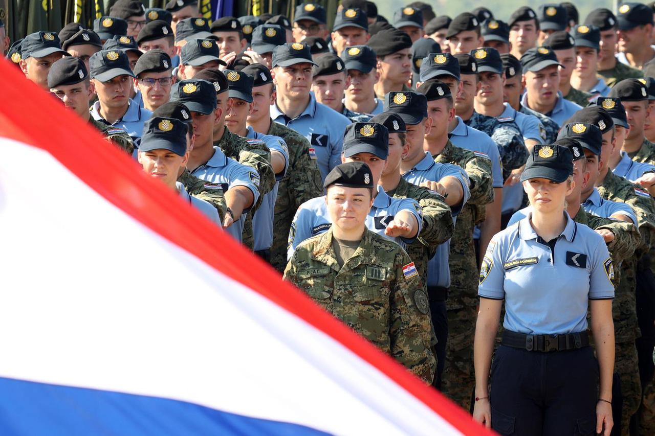 Knin: Na kninskoj tvrðavi podignuta hrvatska zastava