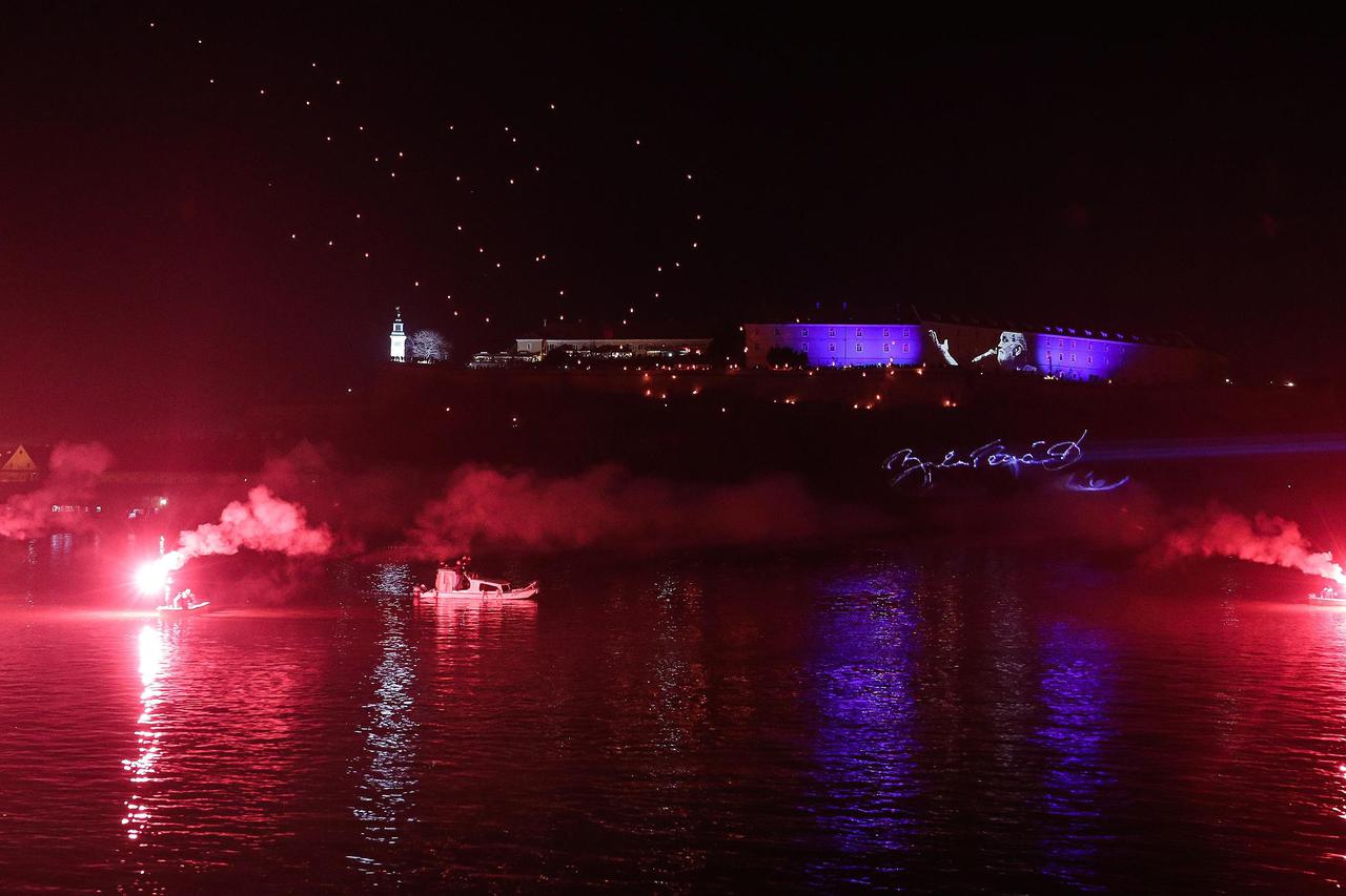 Više od 10.000 ljudi u Novom Sadu oprostilo se od Balaševića