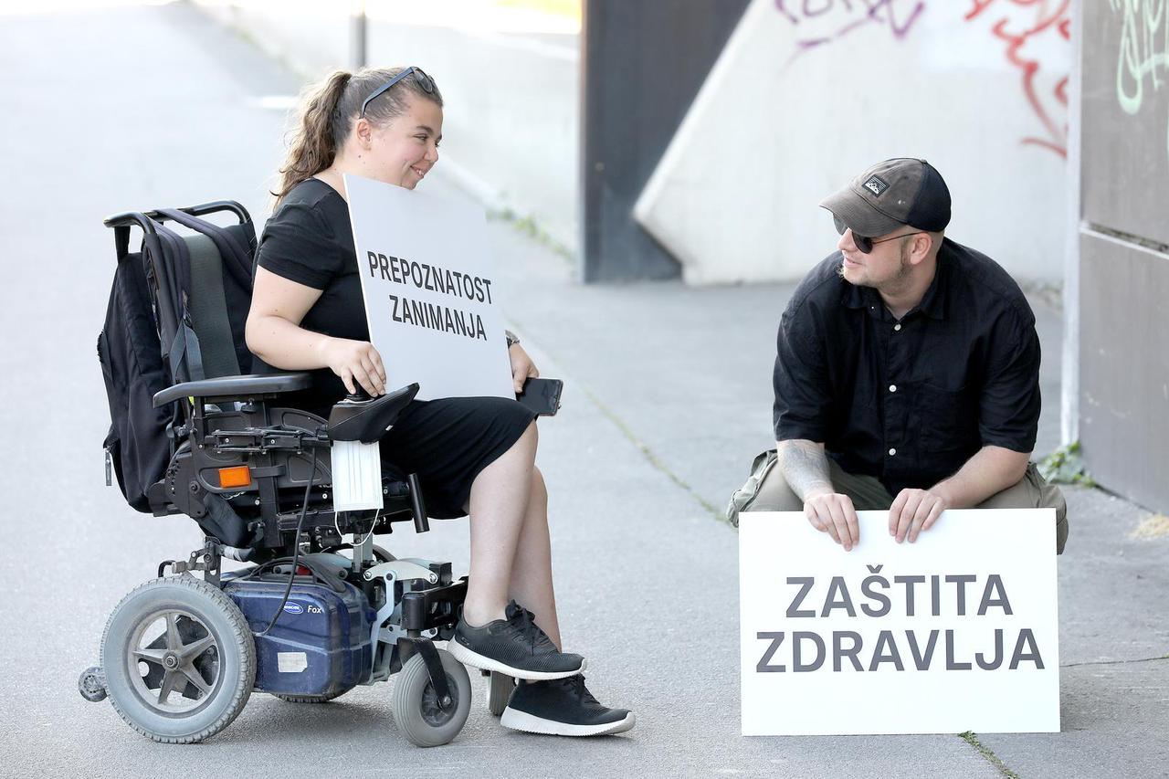 Zagreb: Ispred spred Ministarstva rada održana je konferencija o problemima osobnih asistenata i korisnika osobne asistencije