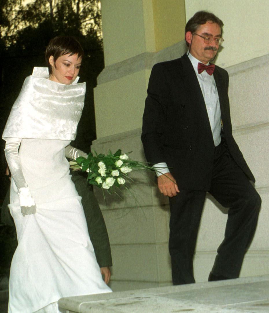 Zbog alternativne glazbe koju Ivaniši stvaraju, ljudi misle da žive ludim rokerskim stilom. A zapravo su potpuno normalni roditelji u čijem je obiteljskom domu najčešća rasprava što će sutra biti za ručak.
