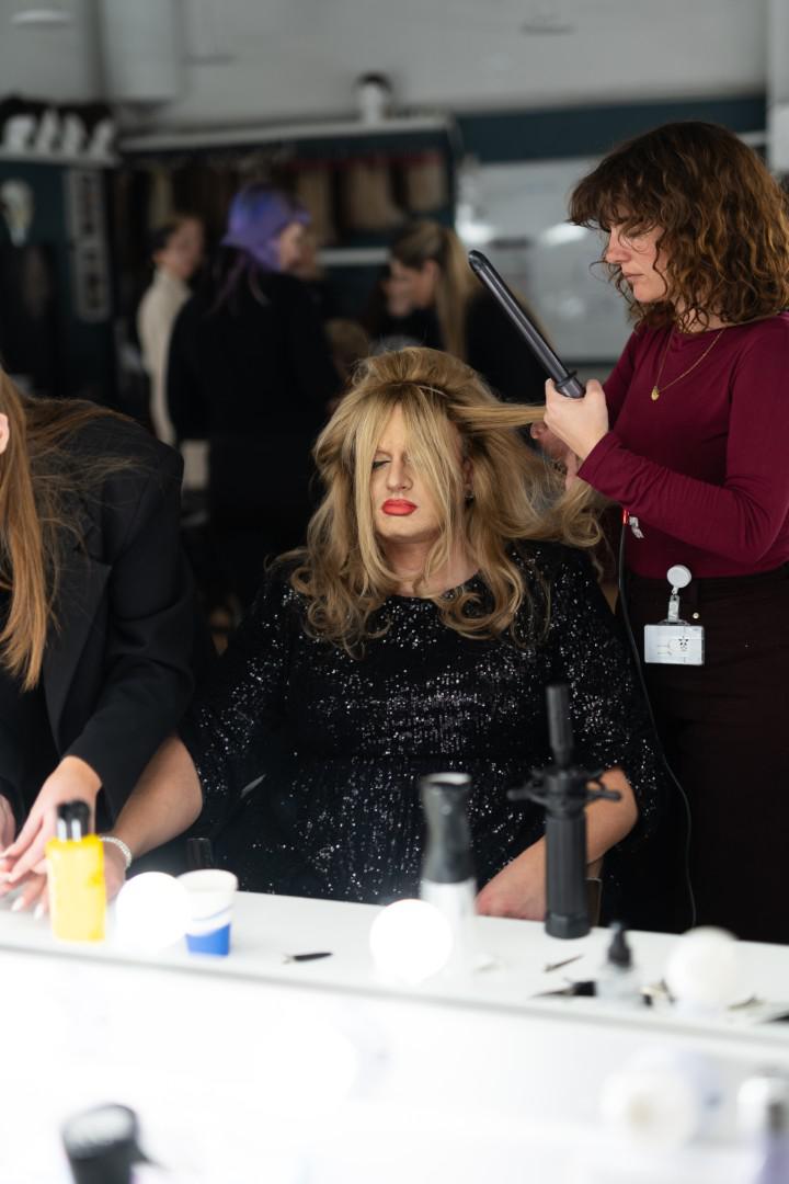 Konkurencija za najbolju transformaciju bit će žestoka, no sve s plemenitim ciljem jer će pobjednik svake epizode osvojeni novčani iznos donirati humanitarnoj udruzi po izboru.