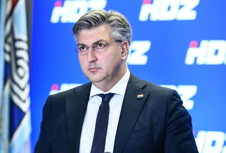 Zagreb:  Andrej Plenković dao izjavu za medije nakon  sjednice šireg Predsjedništva HDZ-a