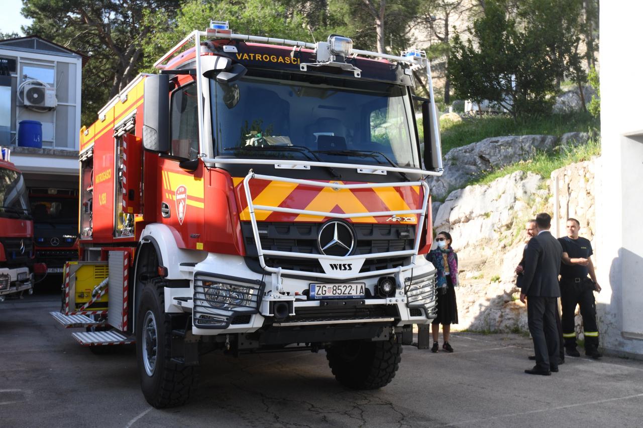 JVP Šibenik dobila novo šumsko Mercedes vozilo vrijedno preko dva milijuna kuna