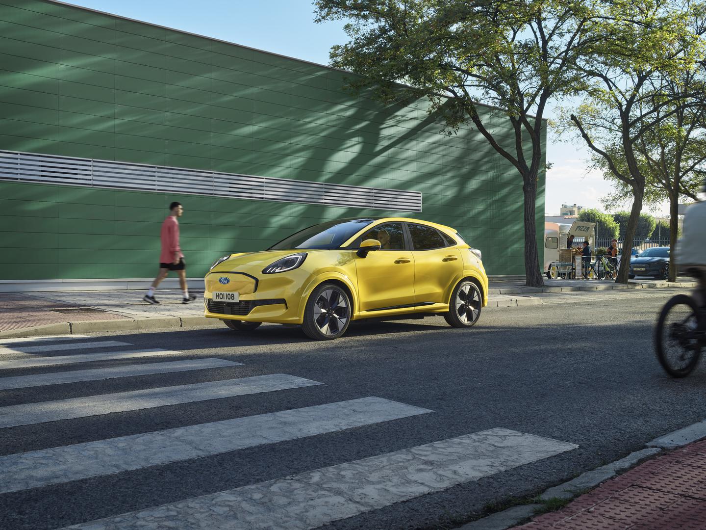 Ali, eto, tu su i, očito, imaju svoju publiku, vozače kojima se sviđaju automobili nasmijanih lica. Tim 'nasmijanim autima' pridružila se i Fordova Puma, gradski SUV model sada pokazan u električnoj izvedbi. 