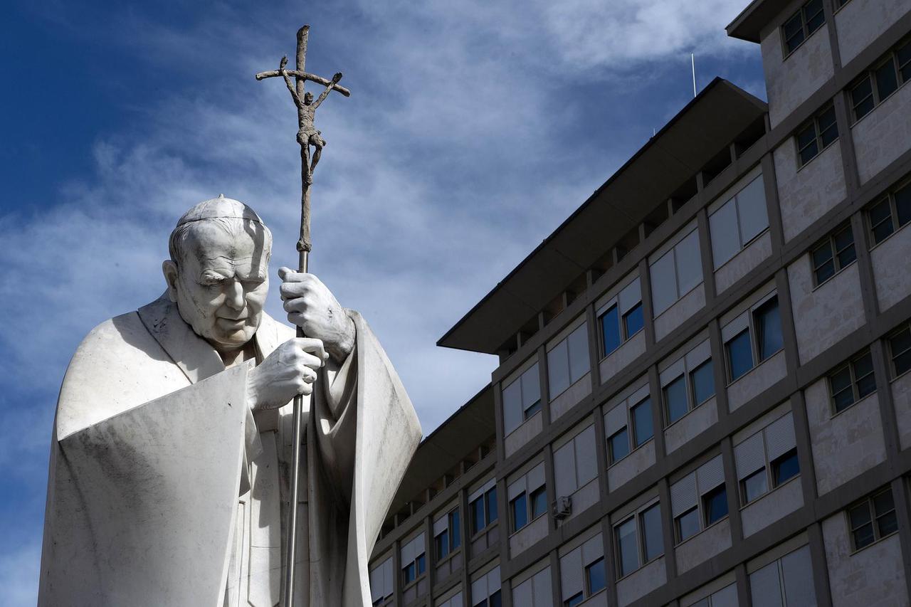 Papa Franjo u bolnici Gemelli zbog infekcije dišnih puteva