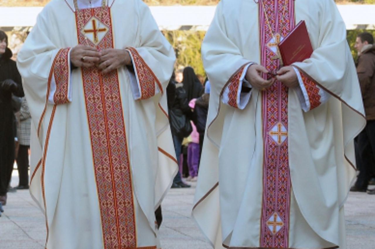 '26.01.2010., Mostar - Ratko Peric, biskup mostarsko-duvanjski i apostolski upravitelj trebinjsko-mrkanski i Josip Bozanic Photo: Zoran Grizelj/VLM/PIXSELL;'