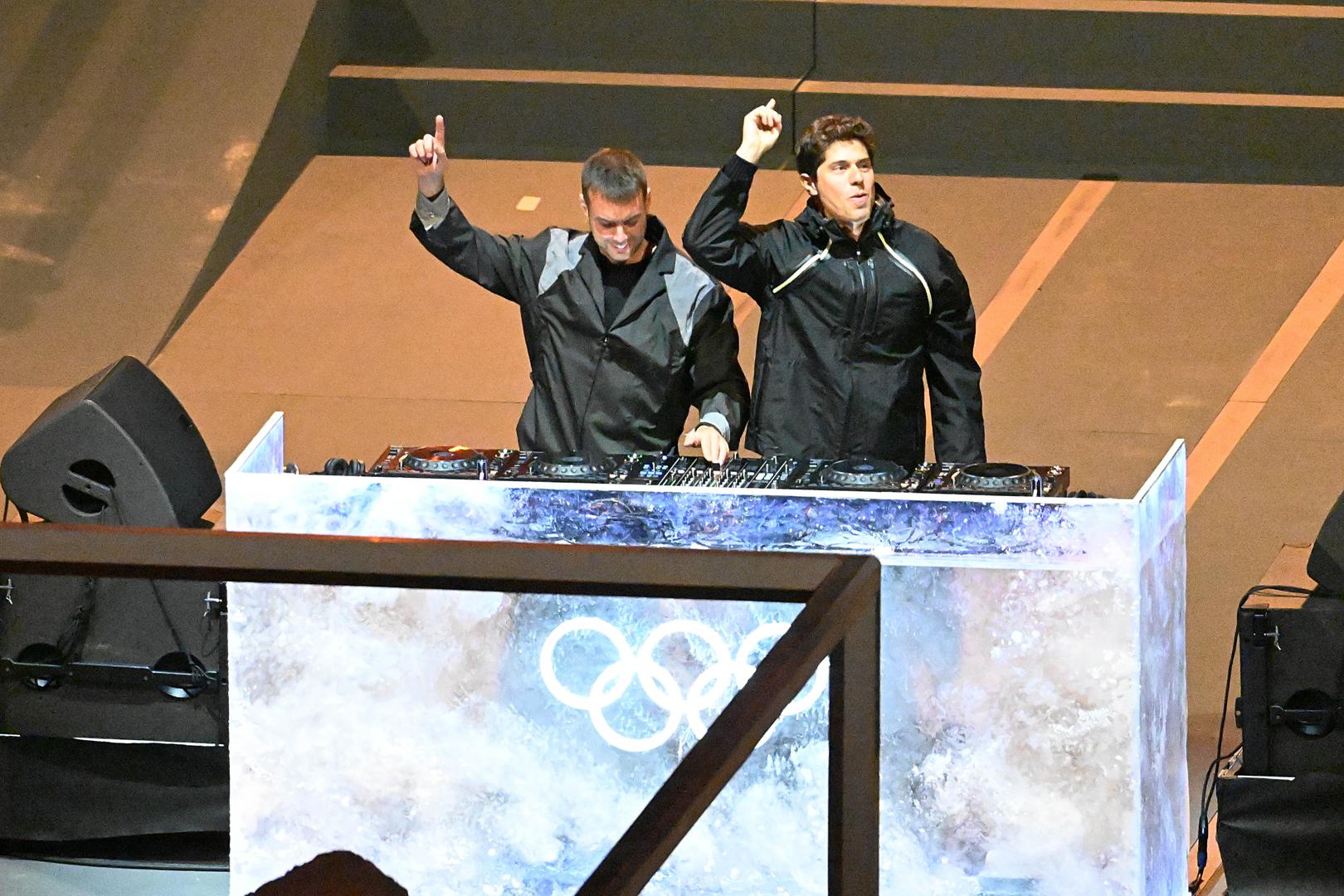 Organizatori su okupili impresivnu listu zvijezda. Glavna gošća je američka pop diva Mariah Carey, a dvadeset godina nakon nastupa u Torinu, vratio se i legendarni tenor Andrea Bocelli.