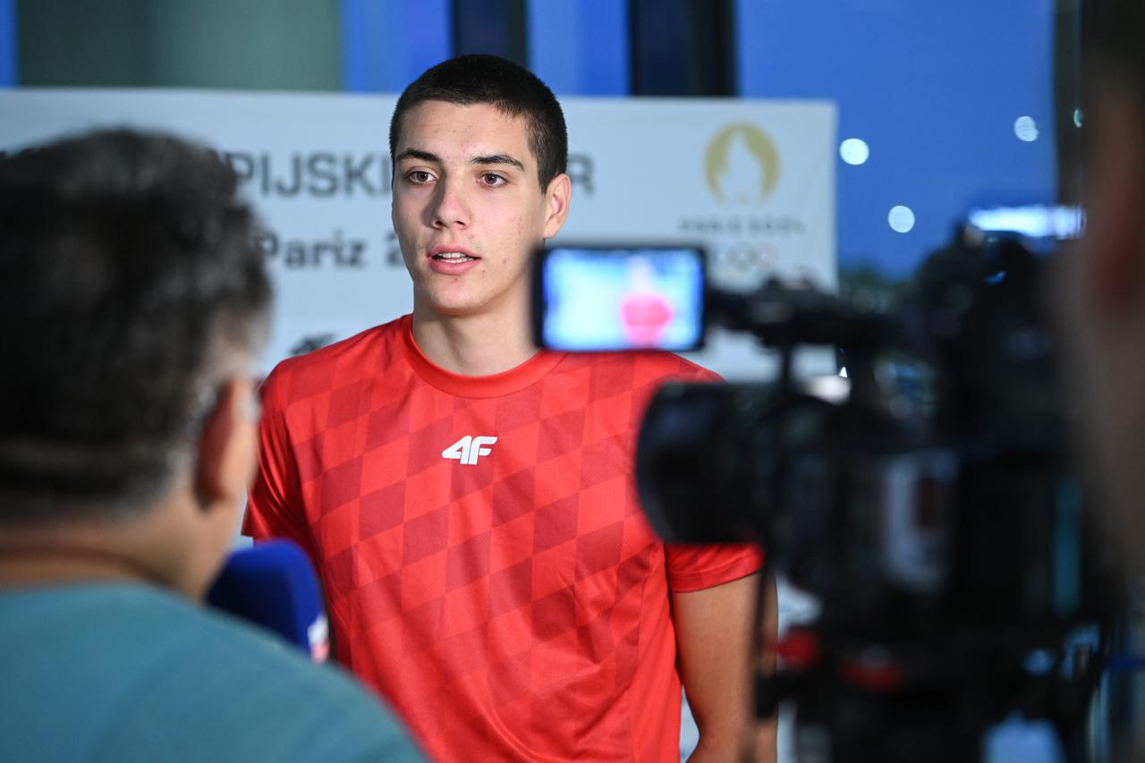 Zagreb: Plivački olimpijac Jere Hribar vratio se s Olimpijskih igara