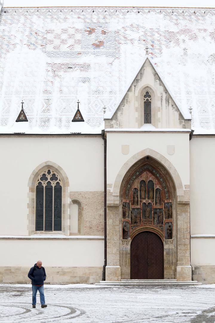 Nakon razdoblja iznadprosječno visokih temperatura u metropolu je konačno stigao pravi zimski ugođaj, uključujući najvažniji sastojak – snijeg.