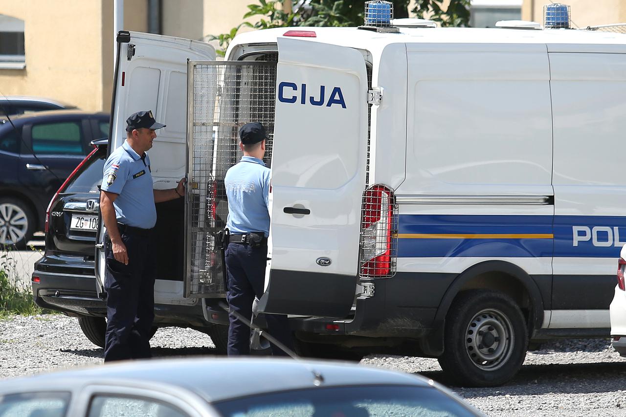 Zagreb: Policija odvodi vozača koji je skrivio prometnu nesreću na naplatnim postajama sv. Helena