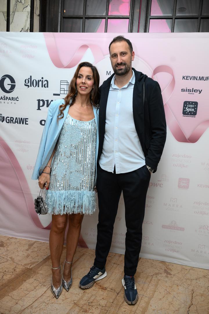 Dok on priznaje da mu kulinarstvo nije jača strana, te da su mu kulinarski dometi ograničeni na kavu, čaj i jaja na sve načine, Olja je ta koja "drži četiri kuta kuće". 