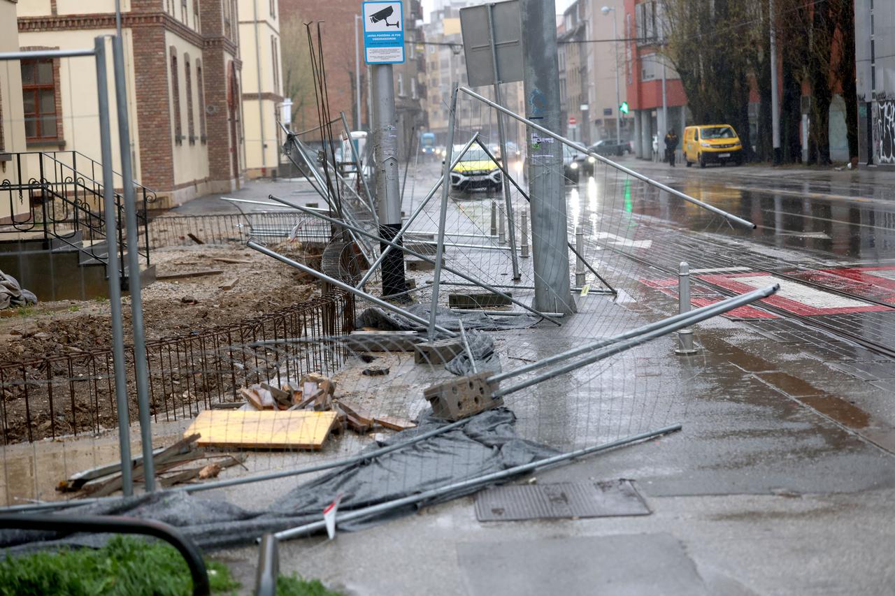 Zagreb:  Olujani vjetar stvara probleme u centru grada 
