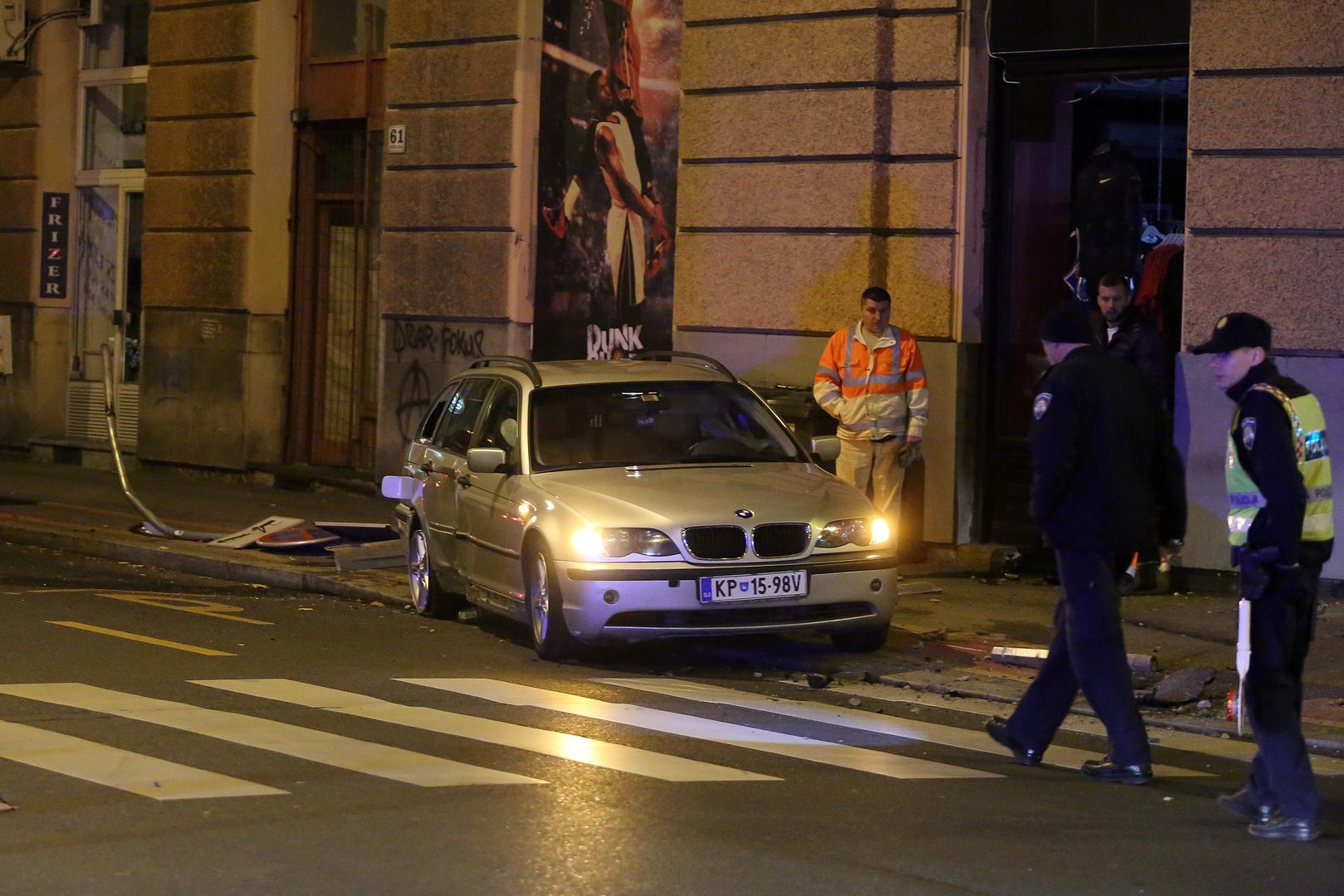 Policija večeras nije imala informacije je li u prometnoj nesreći na Zelenom valu bilo ozlijeđenih osoba. 